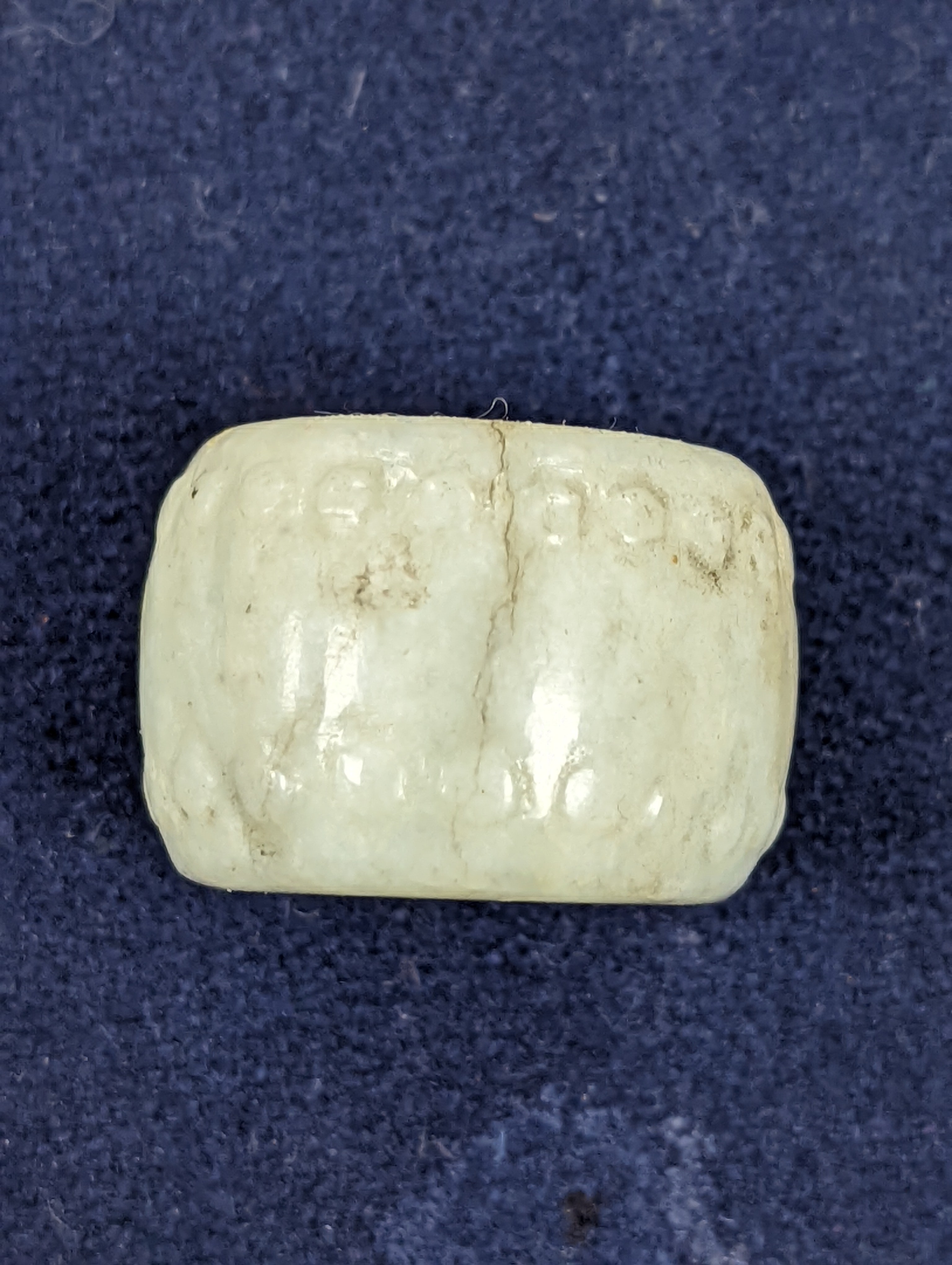 A Chinese jadeite model of a drum, 3 cm diameter